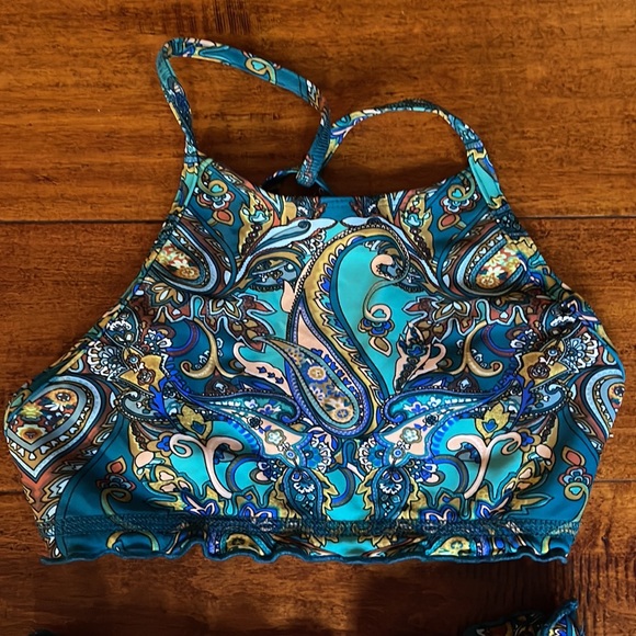 Two piece dance outfit by Countours designed. (Lea Marie) Size CL. Like new - Picture 3 of 12